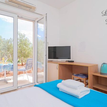 Villa Fio - Rooms & Studio Хвар Экстерьер фото