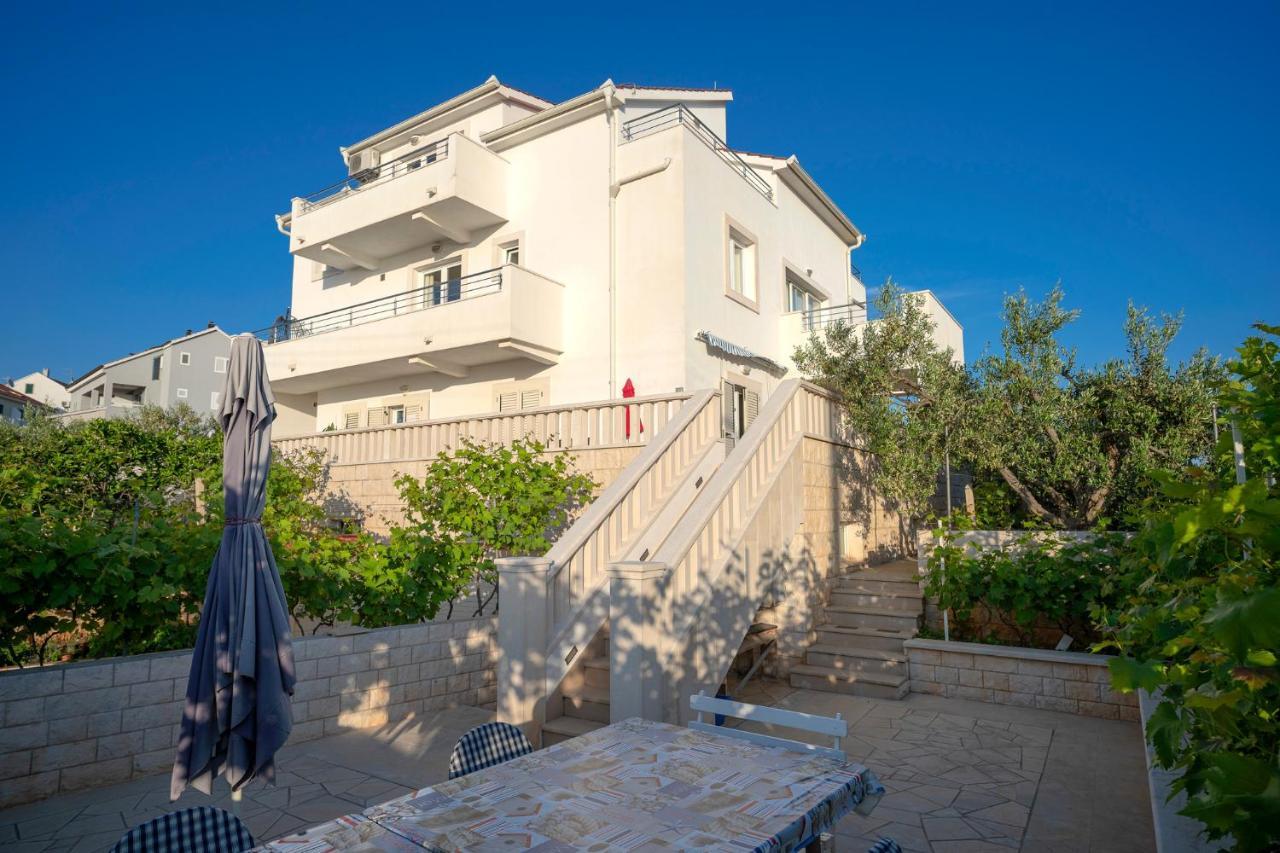 Villa Fio - Rooms & Studio Хвар Экстерьер фото