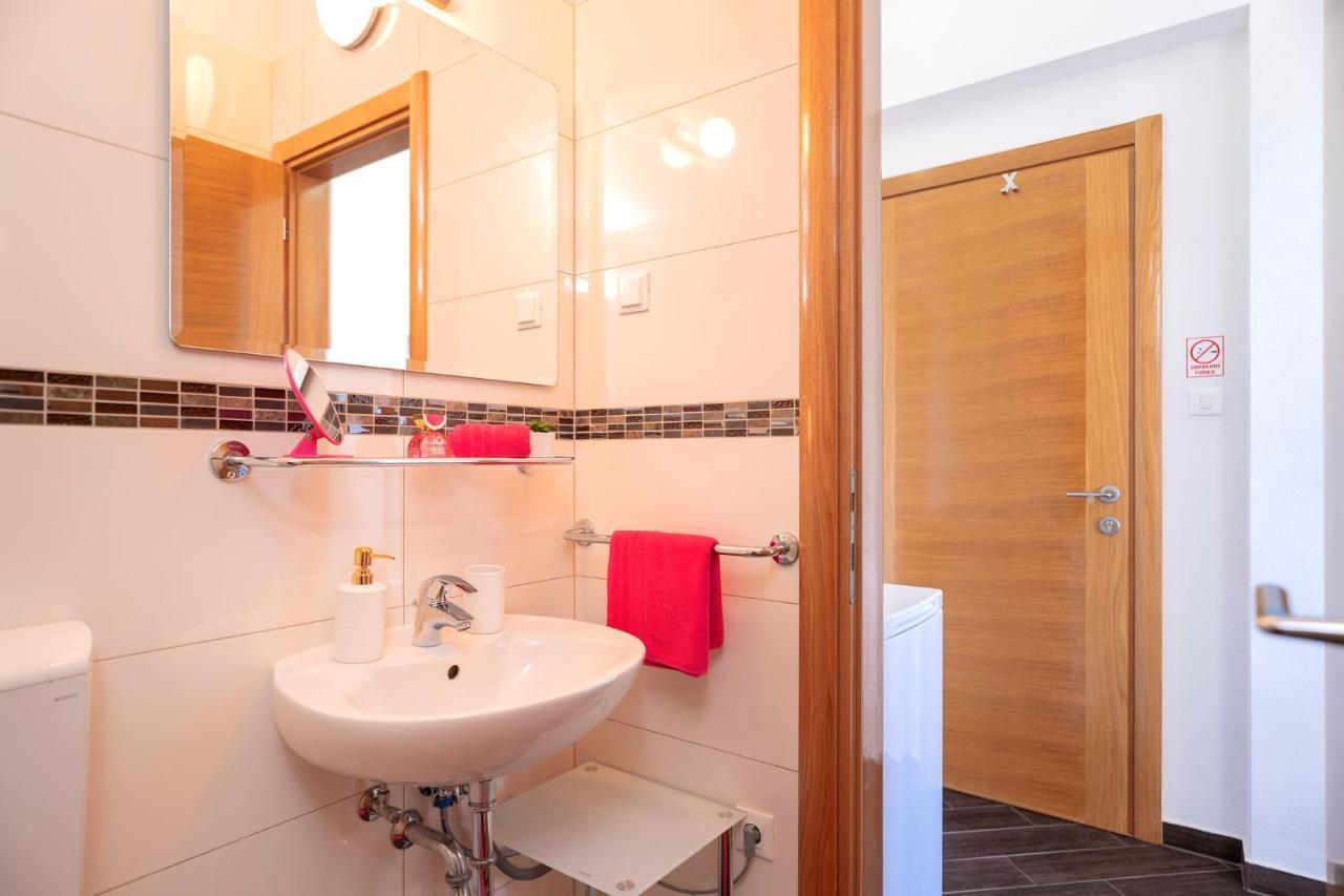 Villa Fio - Rooms & Studio Хвар Экстерьер фото