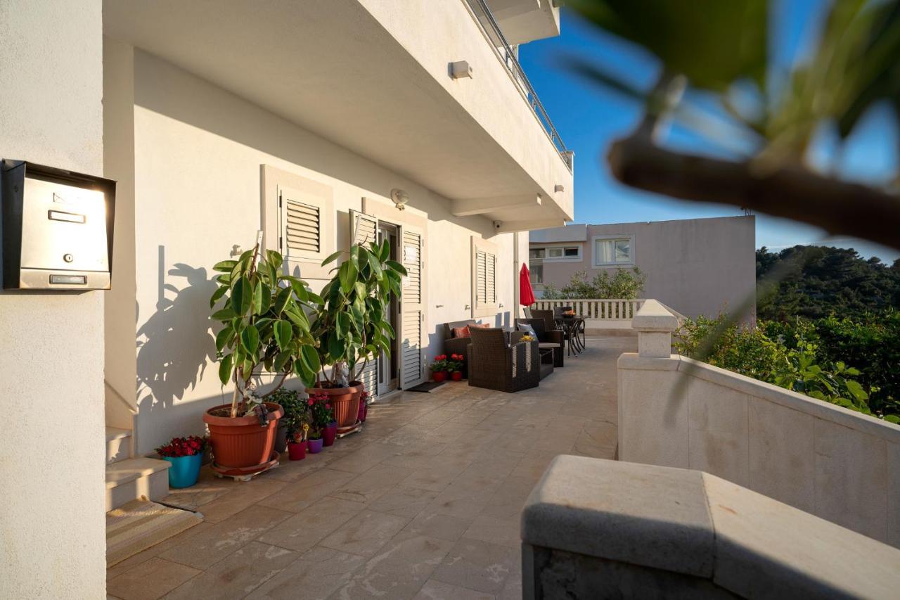 Villa Fio - Rooms & Studio Хвар Экстерьер фото
