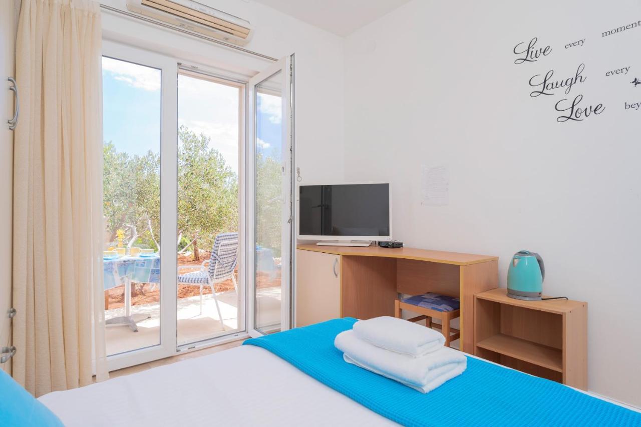 Villa Fio - Rooms & Studio Хвар Экстерьер фото