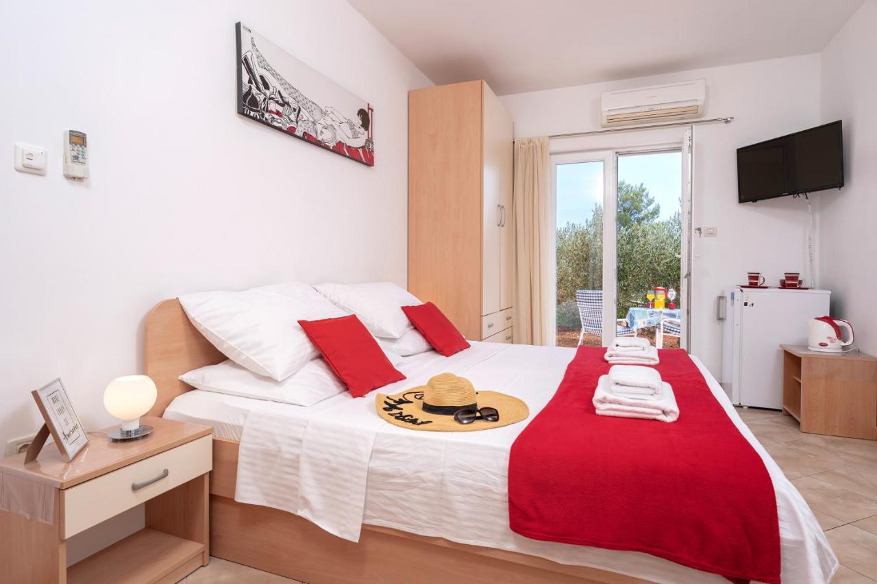 Villa Fio - Rooms & Studio Хвар Экстерьер фото