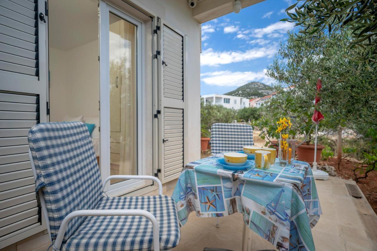 Villa Fio - Rooms & Studio Хвар Экстерьер фото